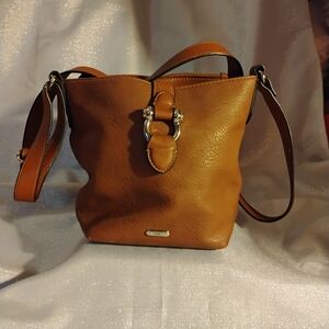 Elegant Tan Leather Shoulder Bag